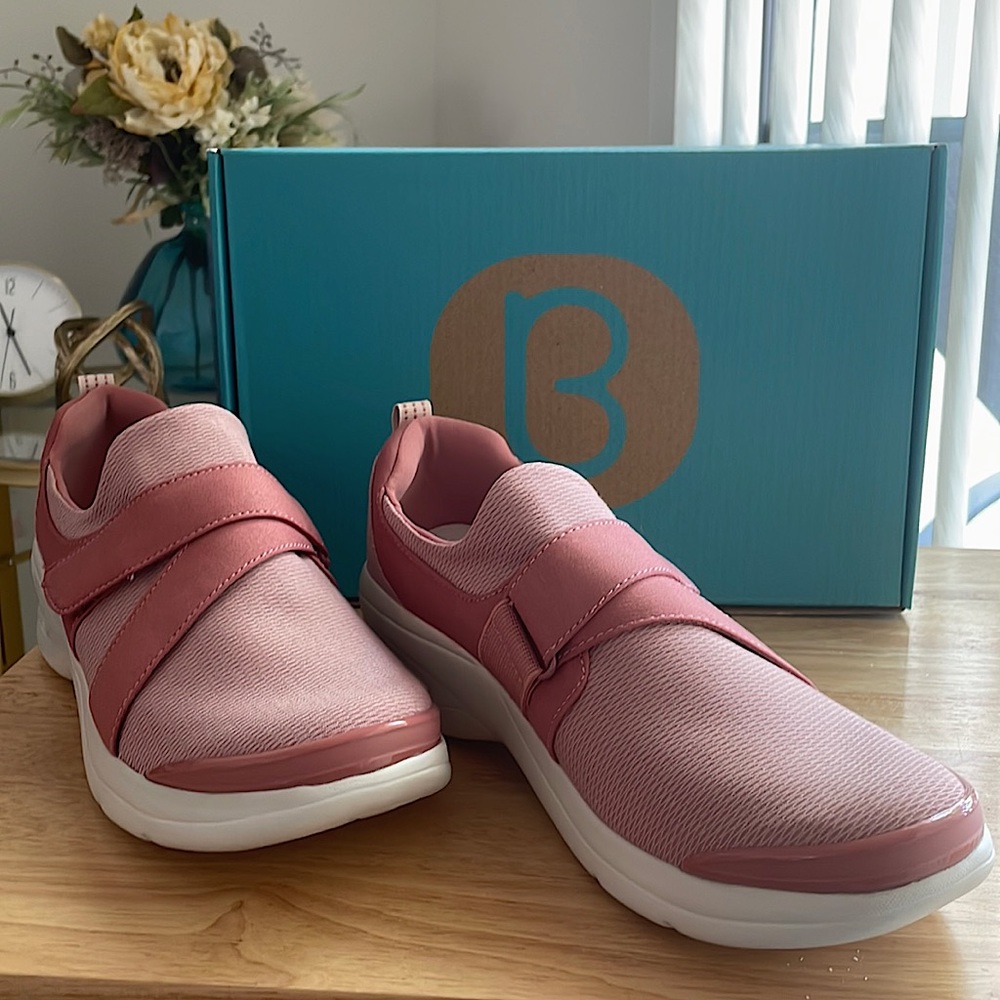 NWT Bzees Sneakers Pink 8.5 M
